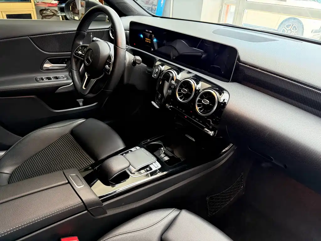 Mercedes-Benz A-Class 2020 — фото 31