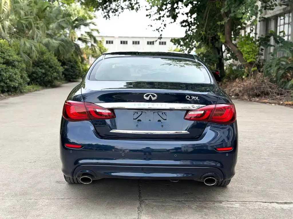 Infiniti Q70 2017 — фото 5