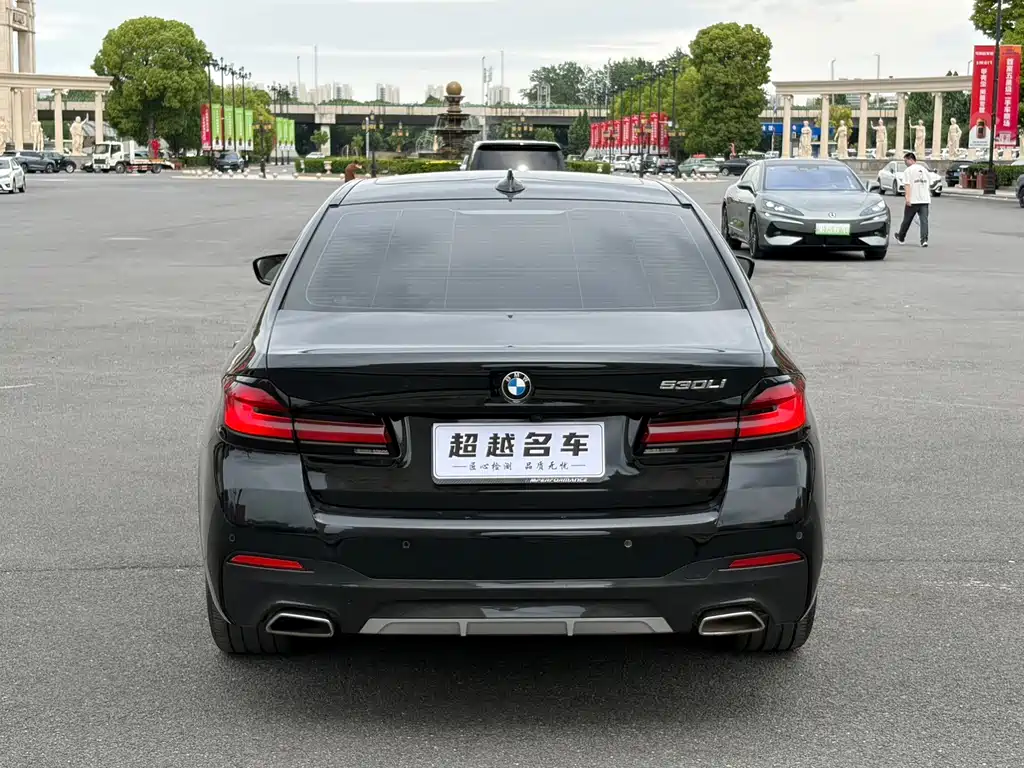 BMW 5 Series 2023 — фото 16
