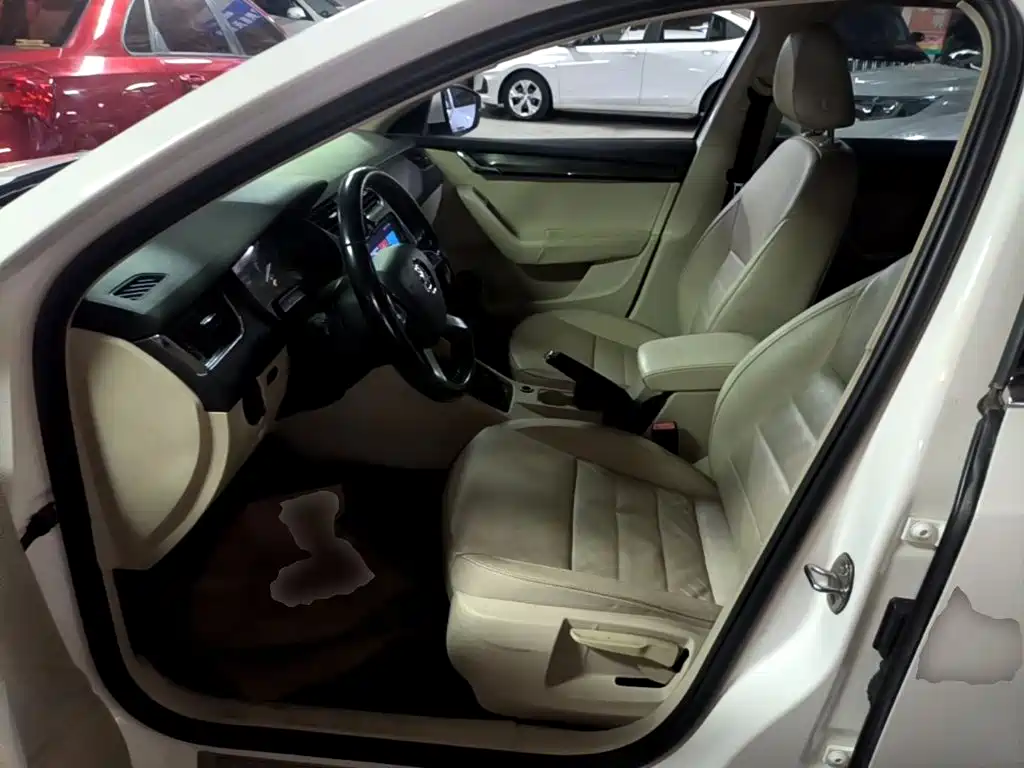 Skoda Octavia 2015 — фото 15