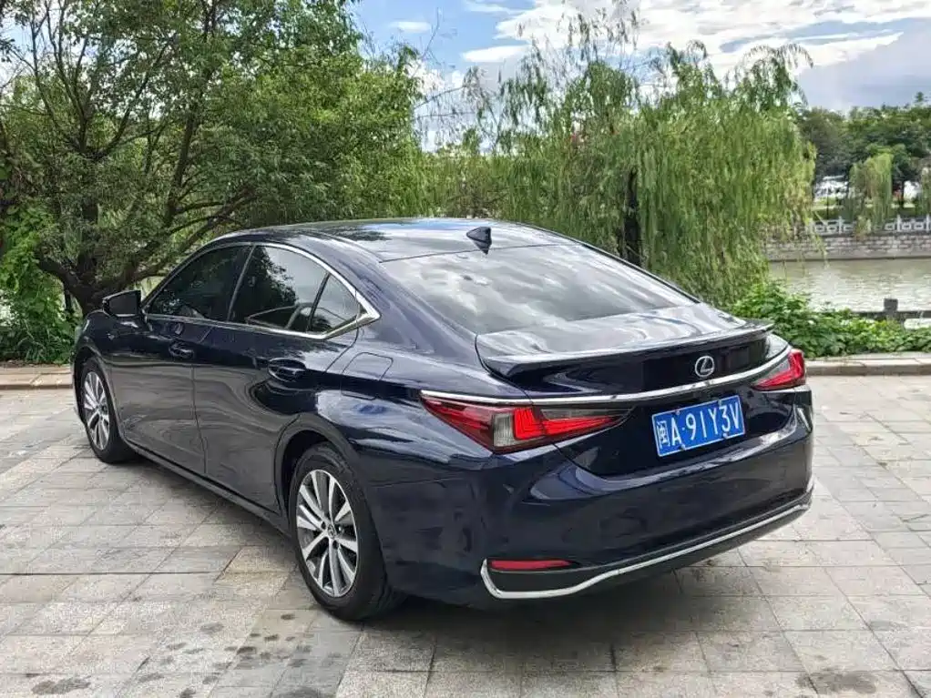 Lexus ES 2020 — фото 4