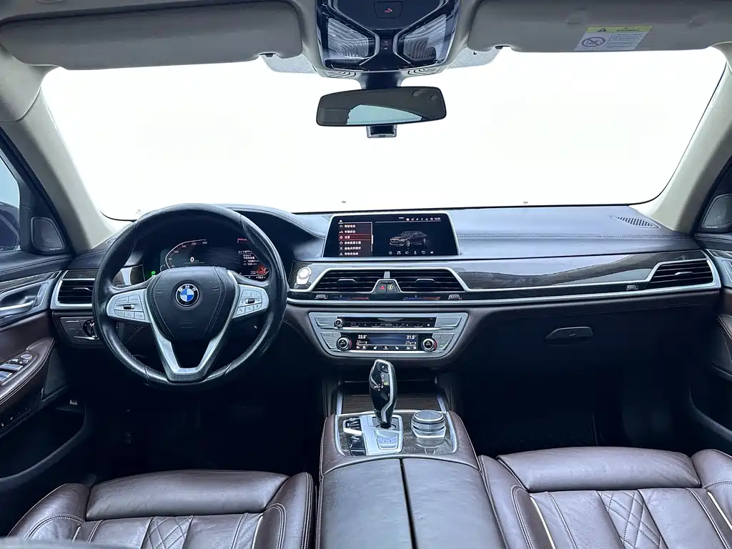 BMW 7 Series 2020 — фото 9