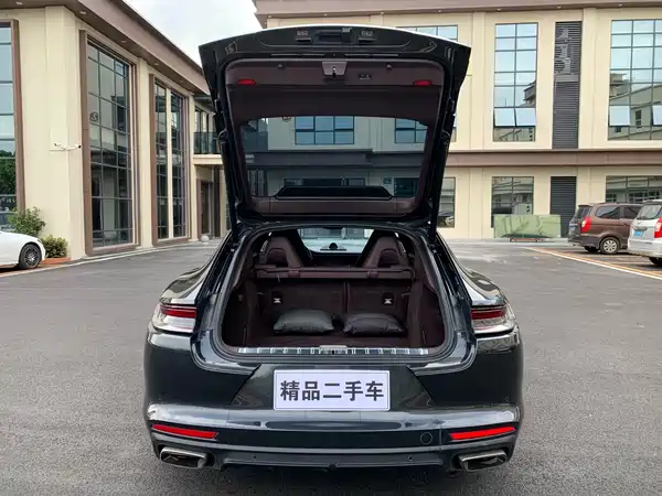 Porsche Panamera 2023