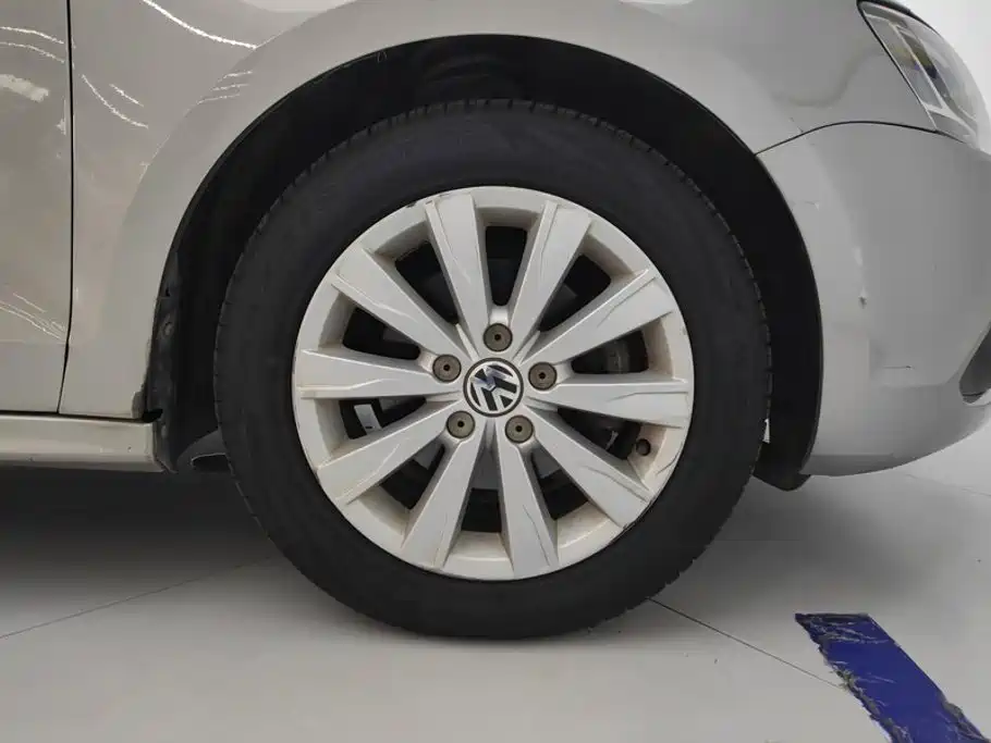 Volkswagen Sagitar 2014