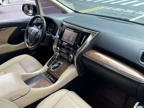 Toyota Alphard 2016