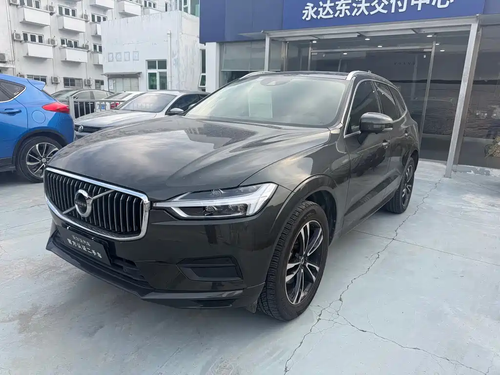 Volvo XC60 2019 — фото 1