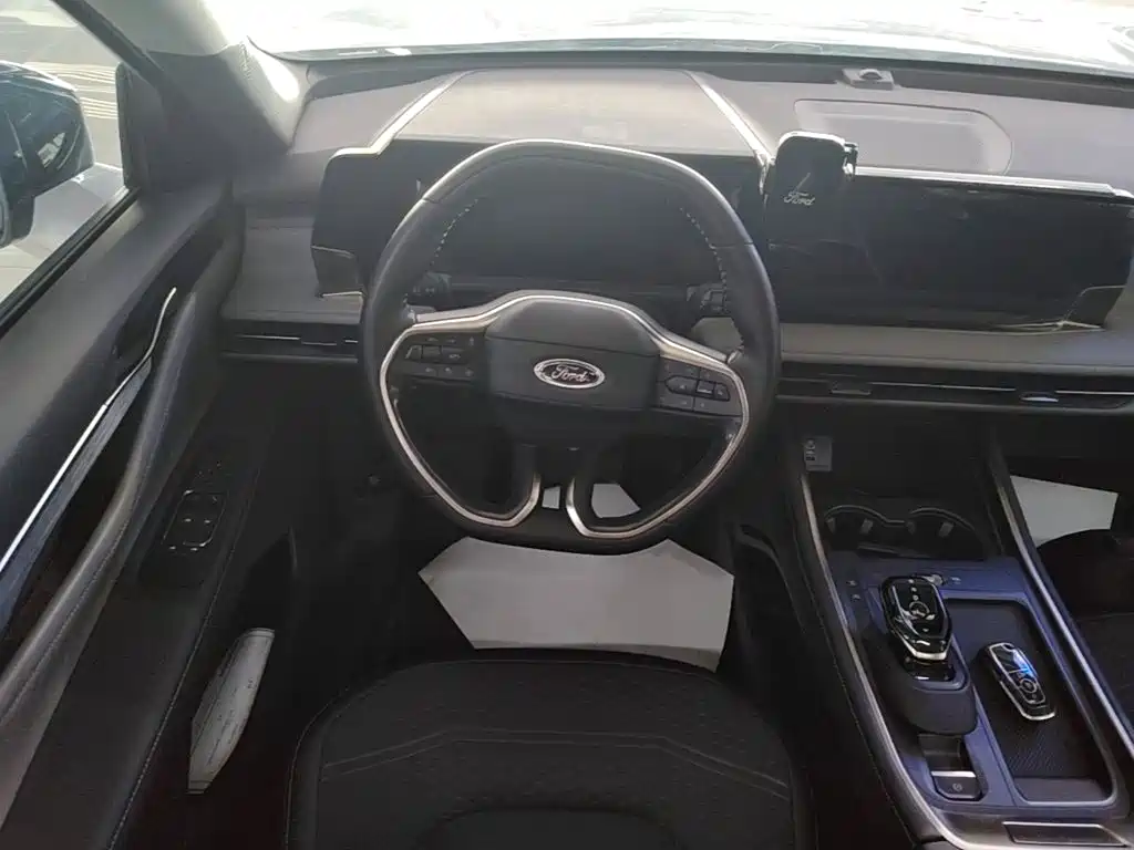 Ford Edge 2023 — фото 11