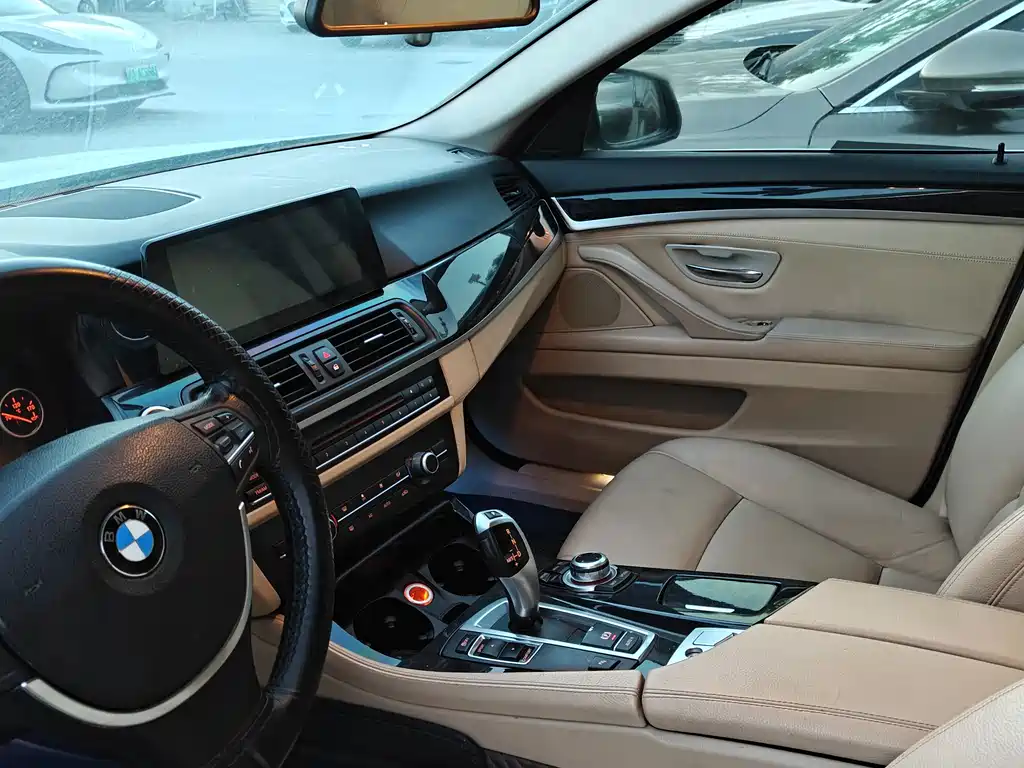 BMW 5 Series 2015 — фото 12