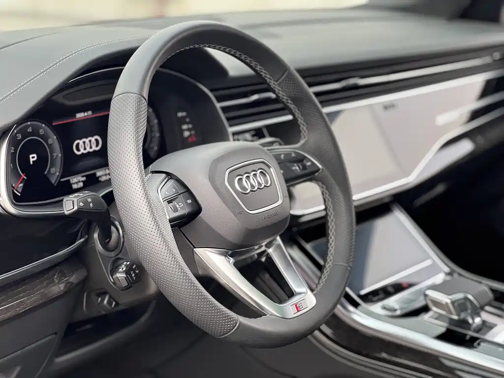 Audi Q8 2024 — фото 16