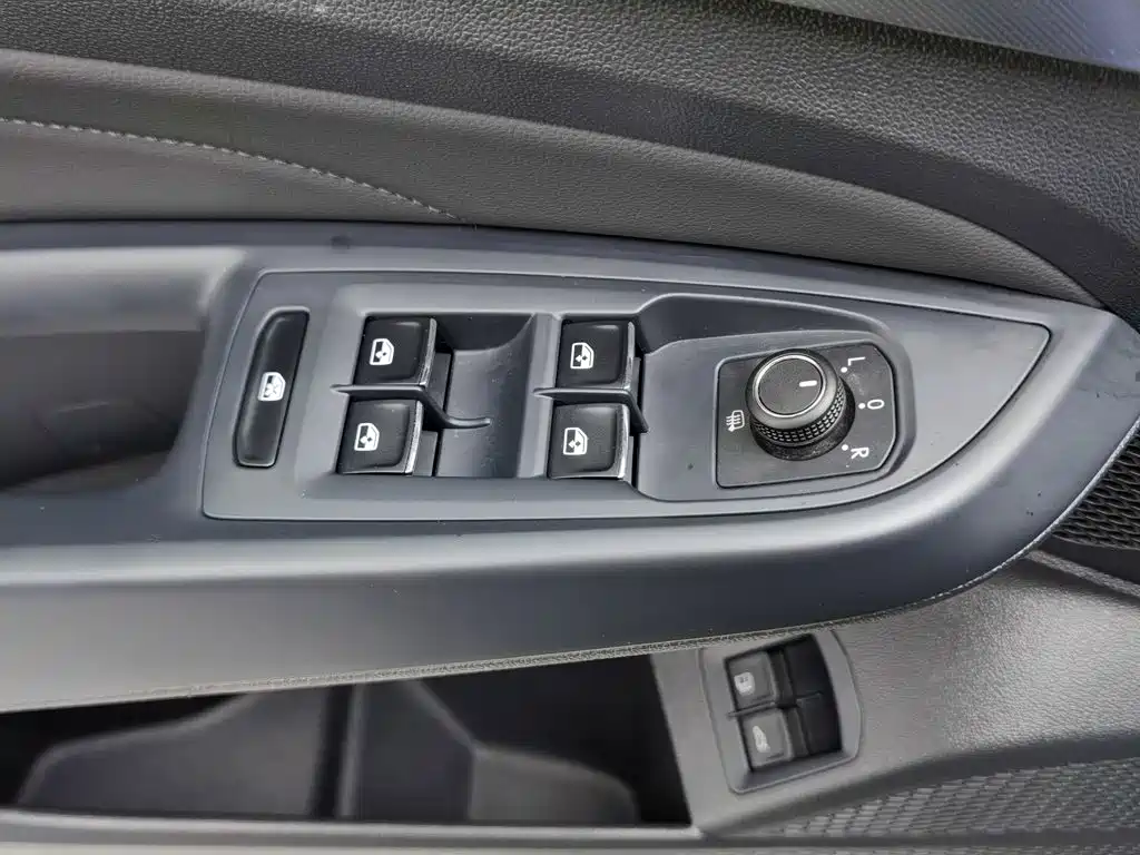 Volkswagen Passat Plug-In Hybrid 2023 — фото 9