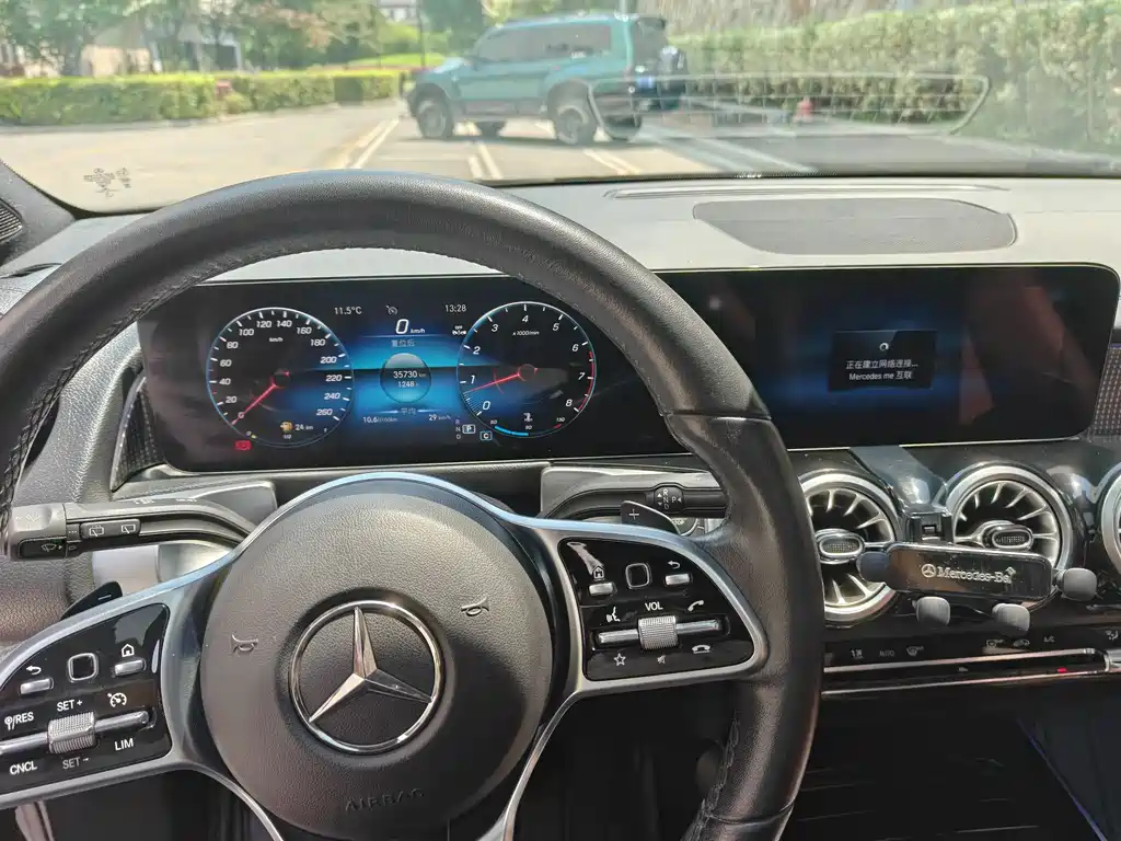 Mercedes-Benz GLB 2023 — фото 15