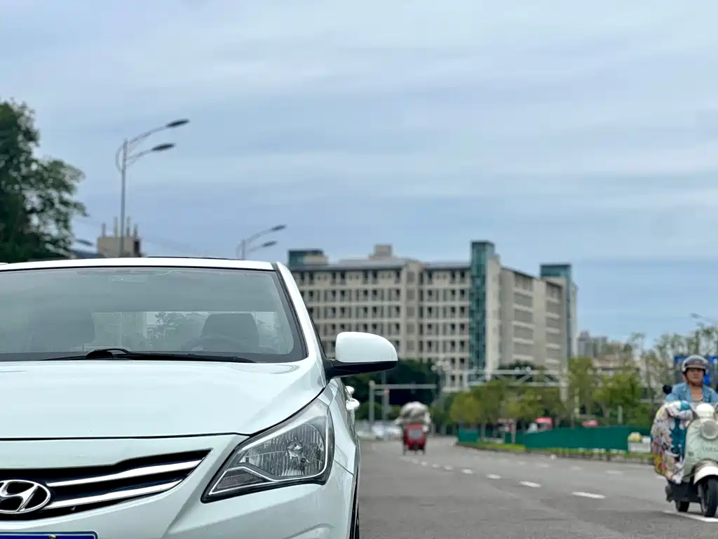 Hyundai Verna 2016 — фото 15