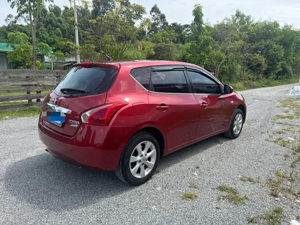 Nissan Tiida 2015 — фото 4