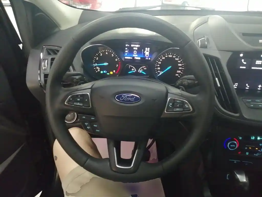 Ford Kuga 2017 — фото 11