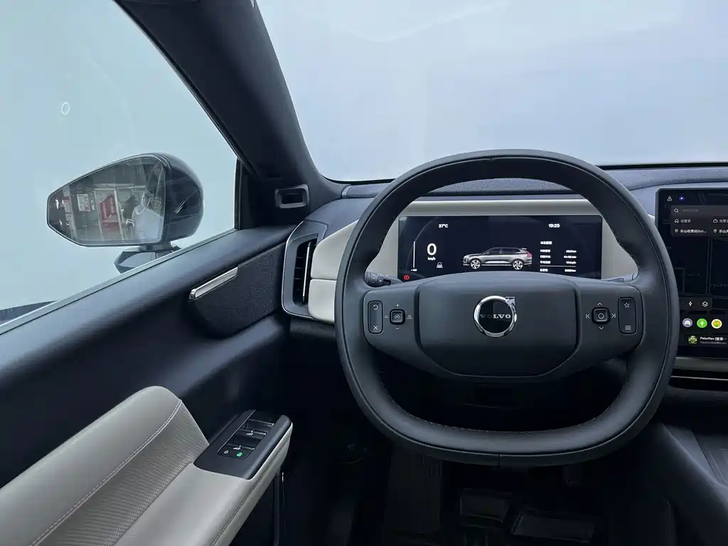 Volvo XC70 Plug-In Hybrid 2025 — фото 9