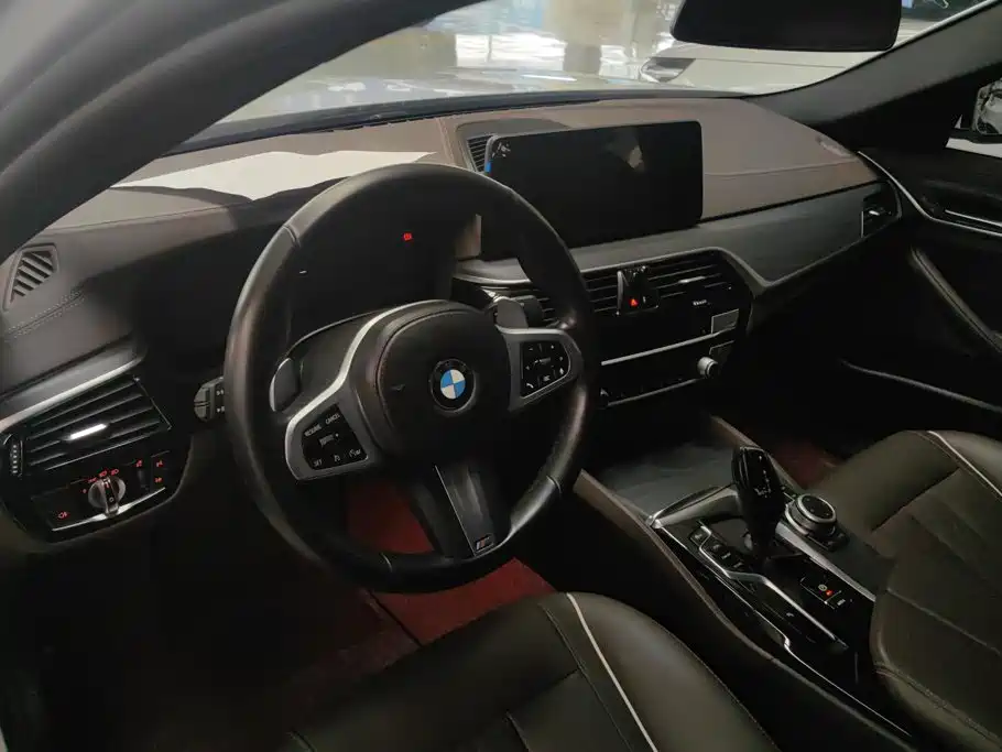 BMW 5 Series 2022 — фото 12