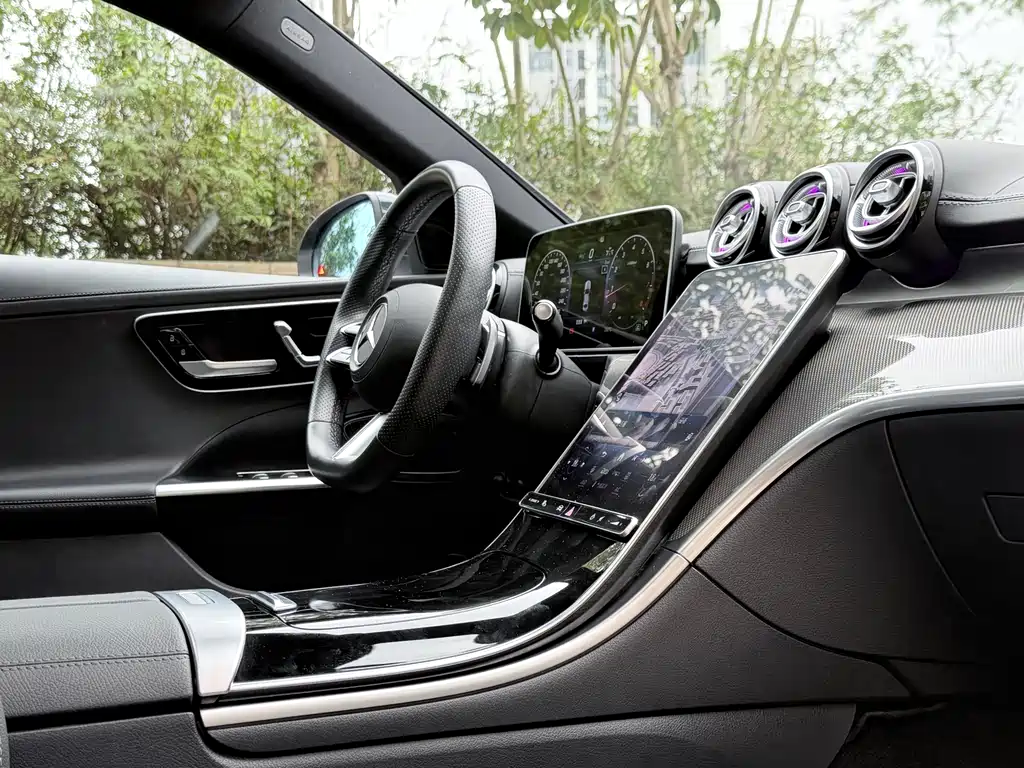 Mercedes-Benz C-Class 2024