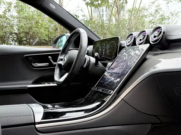Mercedes-Benz C-Class 2024