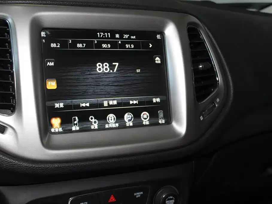 Jeep Compass 2017 — фото 12