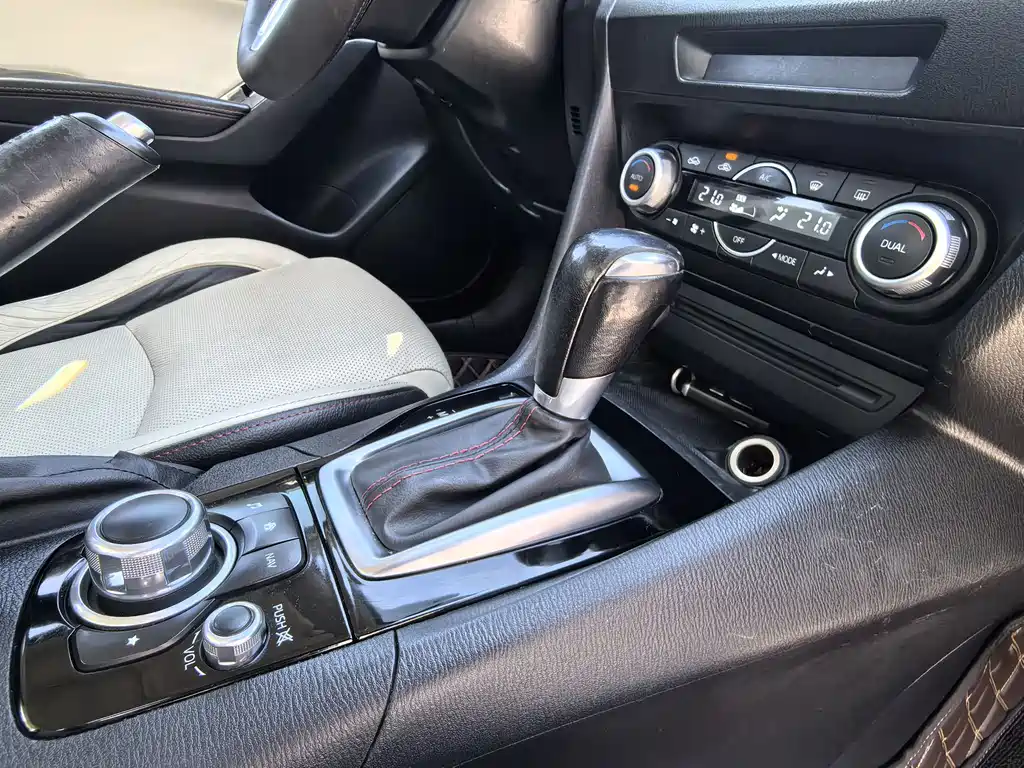 Mazda 3 Axela 2015 — фото 14