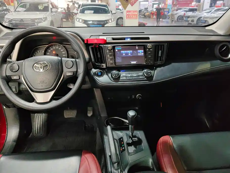 Toyota RAV4 2019 — фото 12