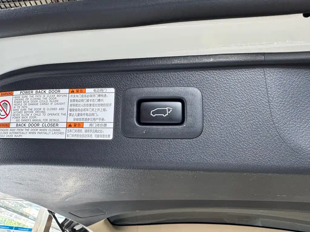 Toyota Alphard 2018 — фото 13
