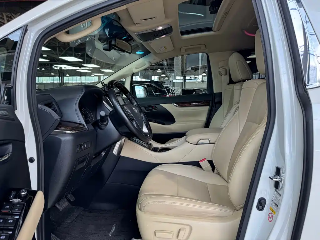 Toyota Alphard 2018 — фото 39