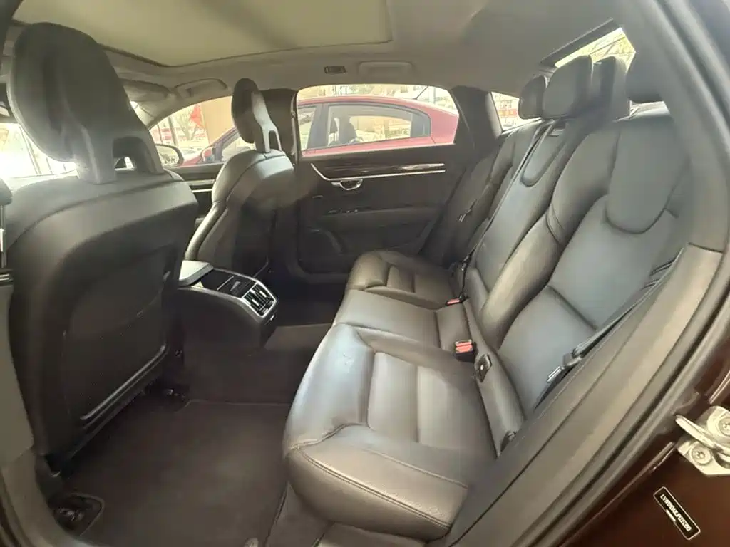 Volvo S90 2018 — фото 17