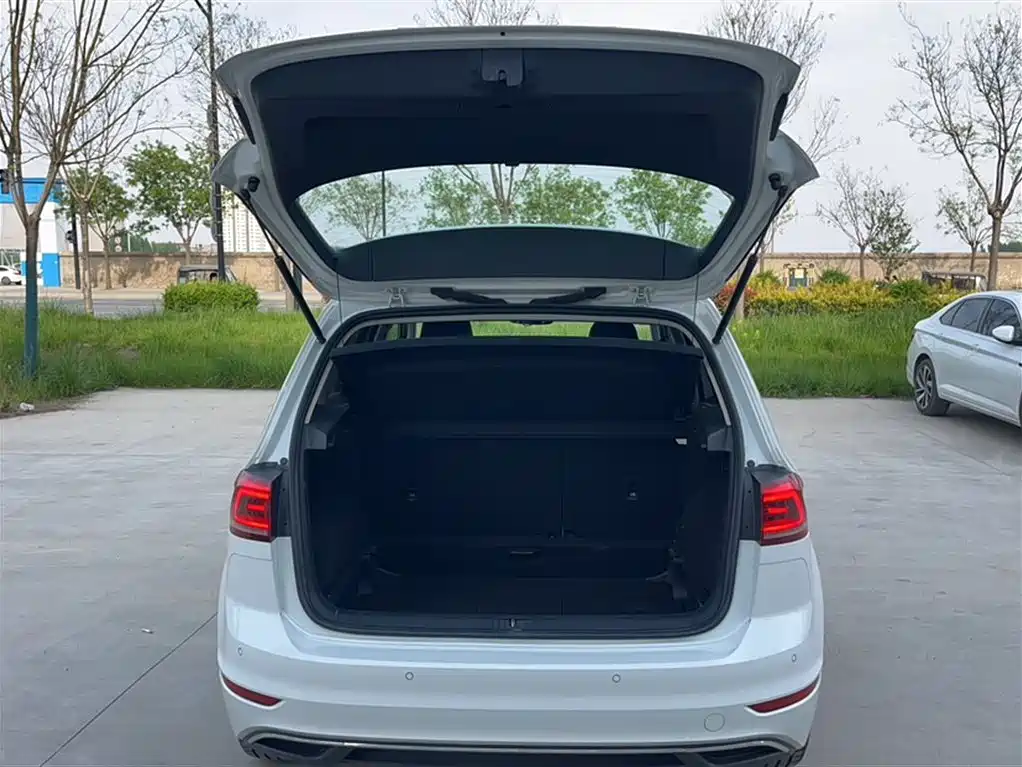 Volkswagen Golf Sportsvan 2019 — фото 10
