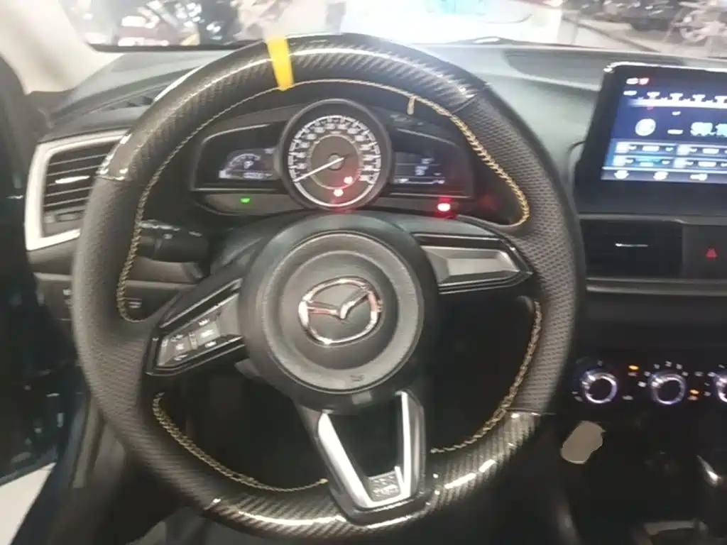 Mazda 3 Axela 2018 — фото 11