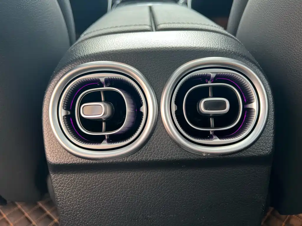 Mercedes-Benz C-Class 2024 — фото 30