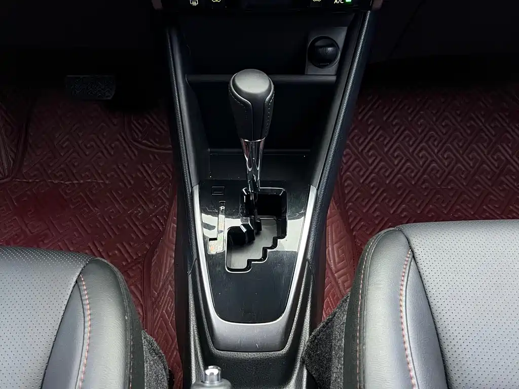 Toyota Yaris L 2022 — фото 10