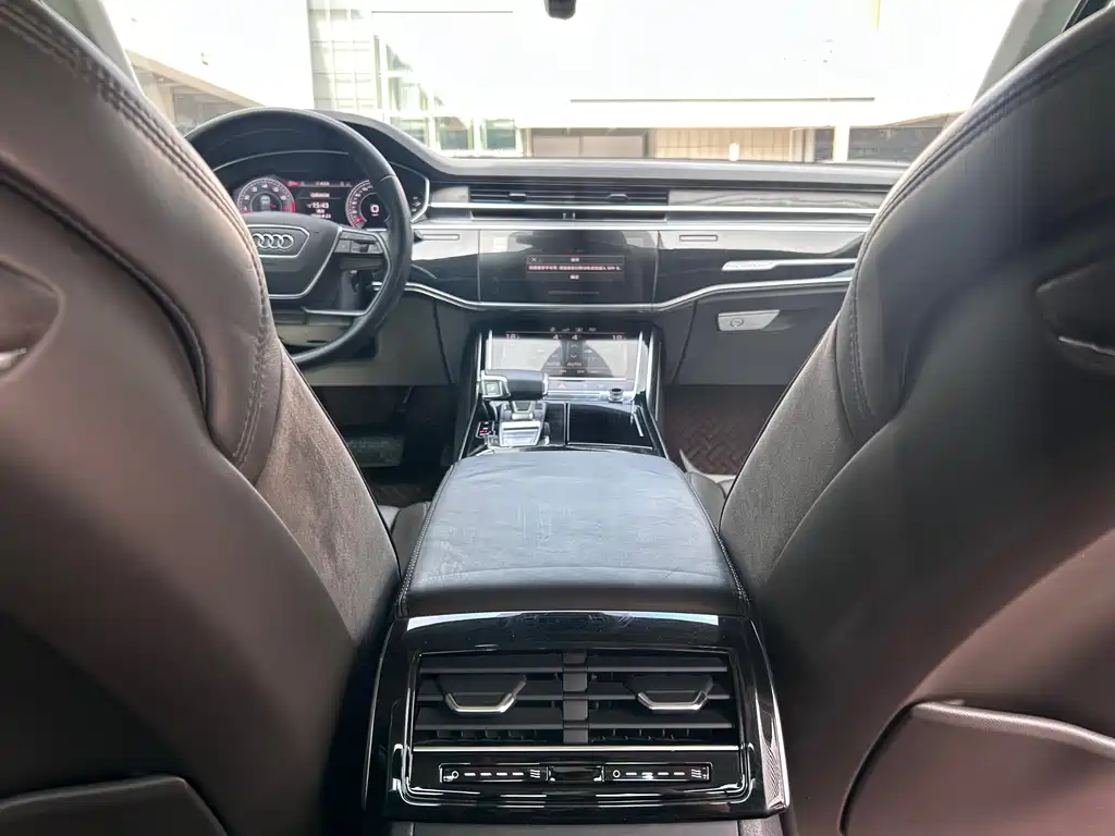 Audi A8 2020 — фото 13