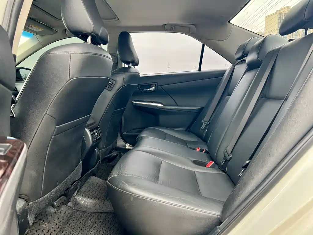 Toyota Camry 2015 — фото 6