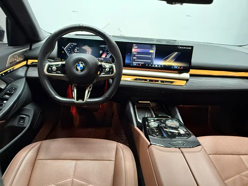 BMW 5 Series 2024 — фото 12