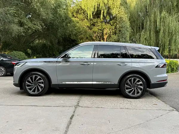 Lincoln Aviator 2025