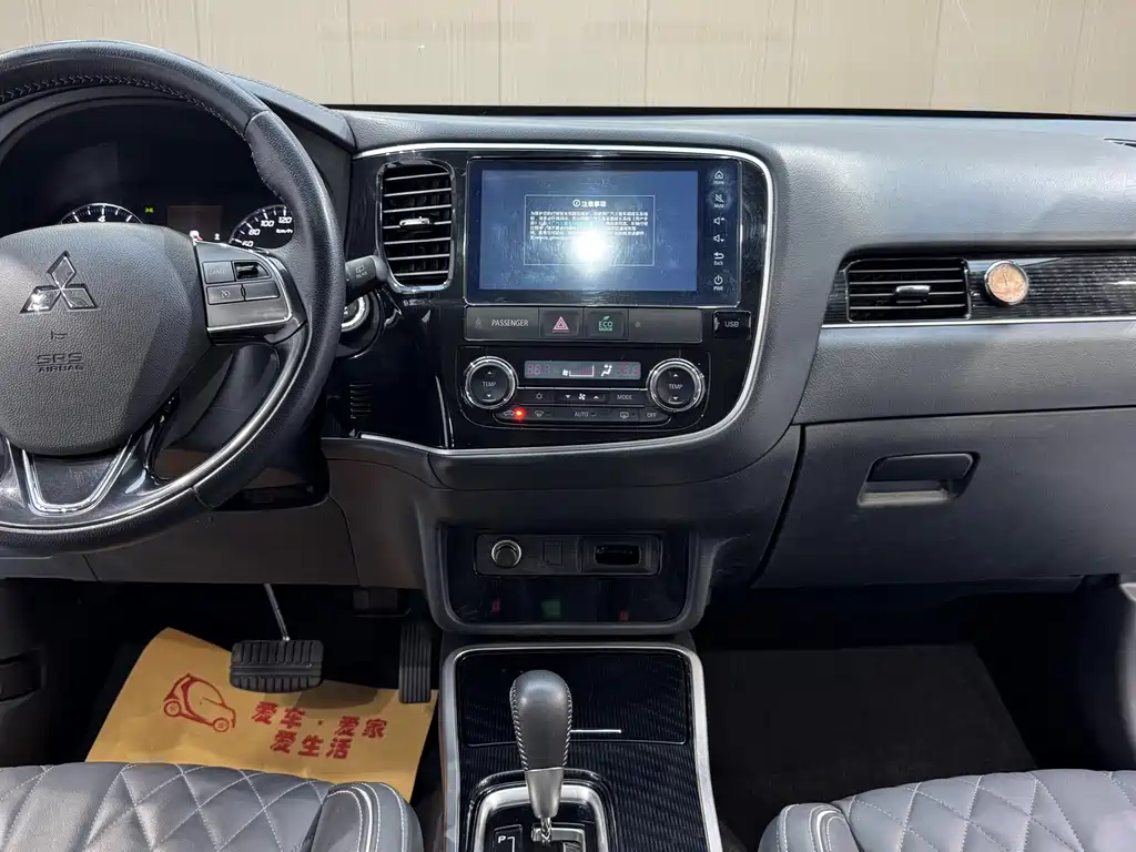 Mitsubishi Outlander 2022 — фото 17