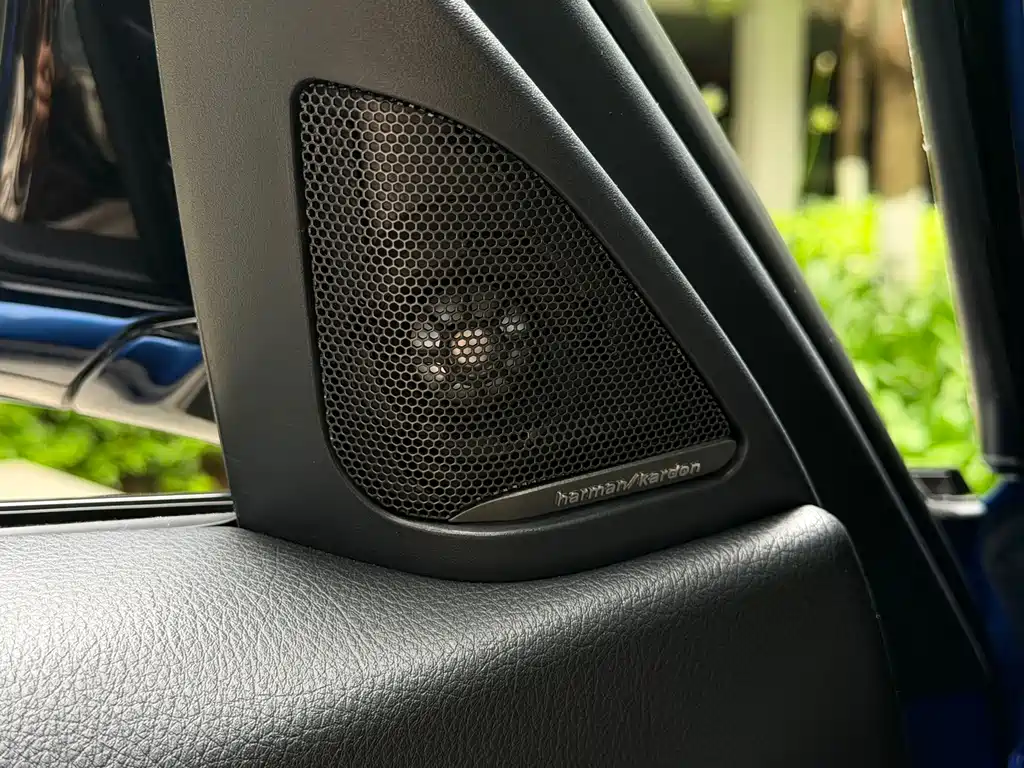 BMW 3 Series 2017 — фото 18