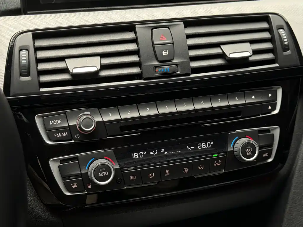 BMW 3 Series 2017 — фото 21