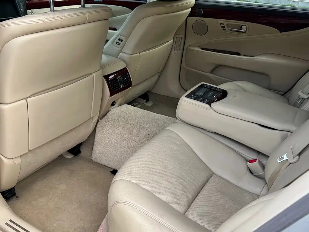 Lexus LS 2010 — фото 14