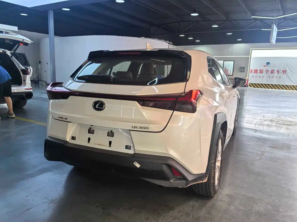 Lexus UX 2021 — фото 9