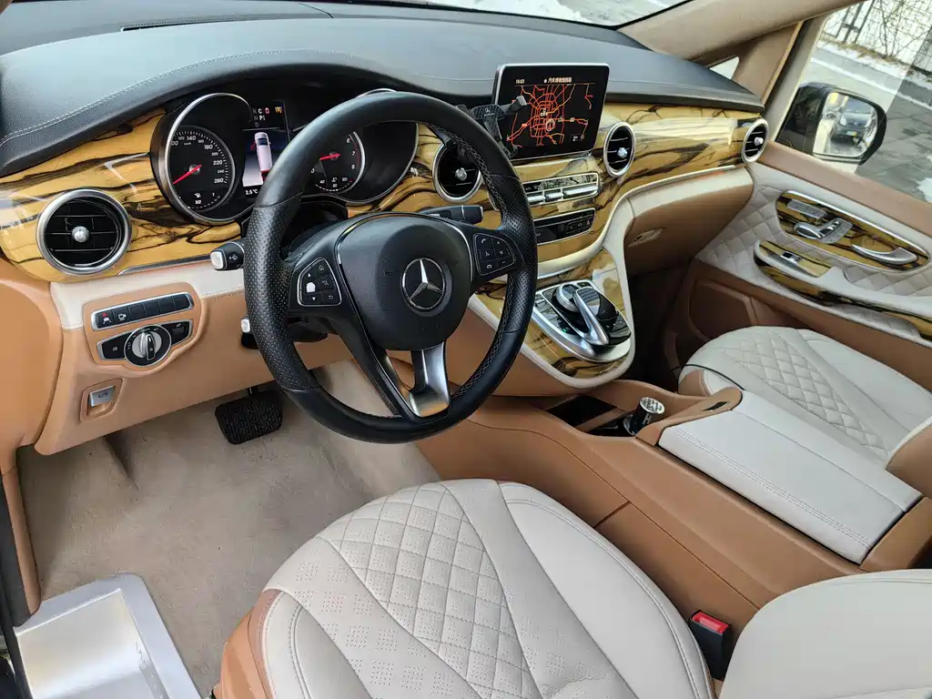 Mercedes-Benz V-Class 2020 — фото 31