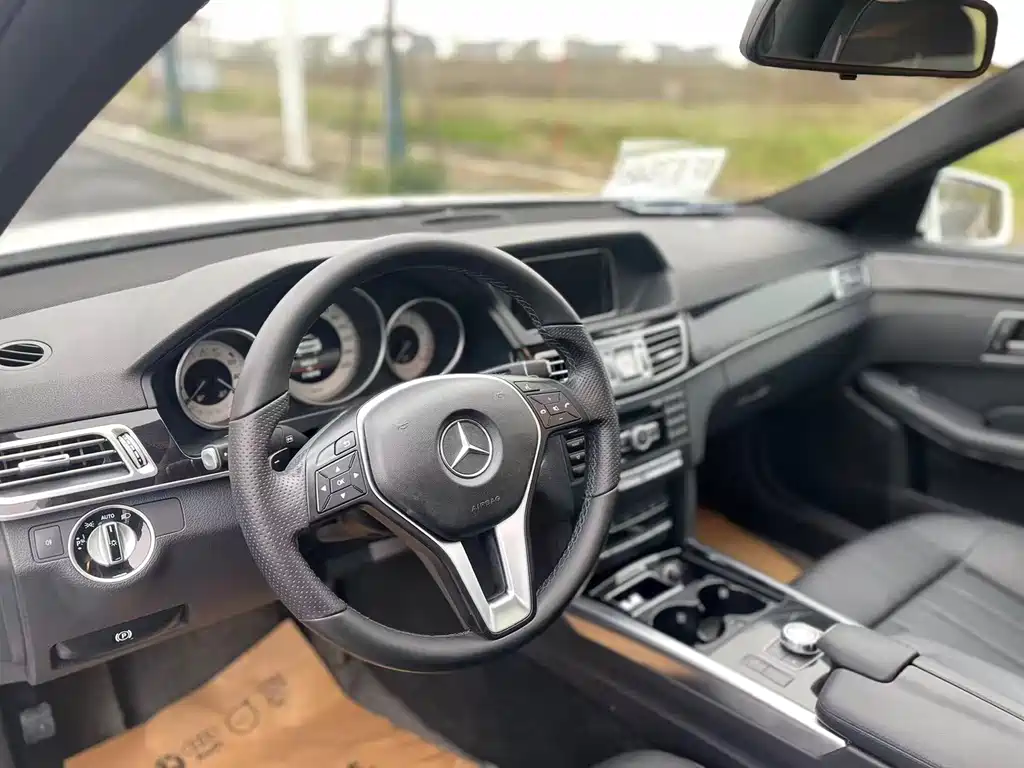 Mercedes-Benz E-Class 2015 — фото 15
