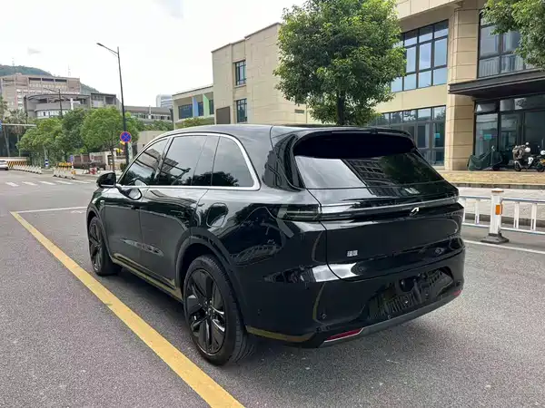 Li Auto L6 2025