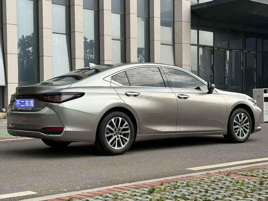 Lexus ES 2025 — фото 22
