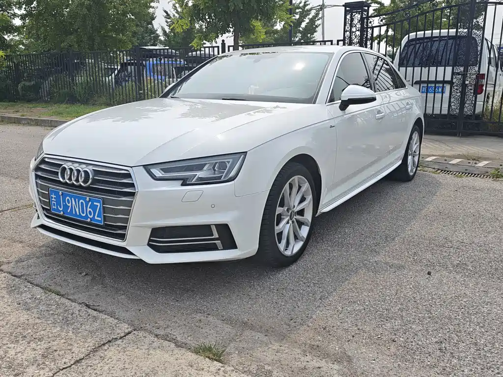 Audi A4L 2018 — фото 1