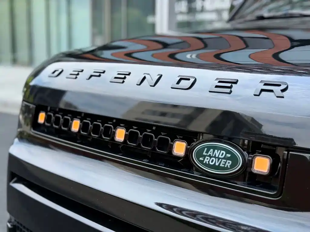 Land Rover Defender 2023 — фото 16