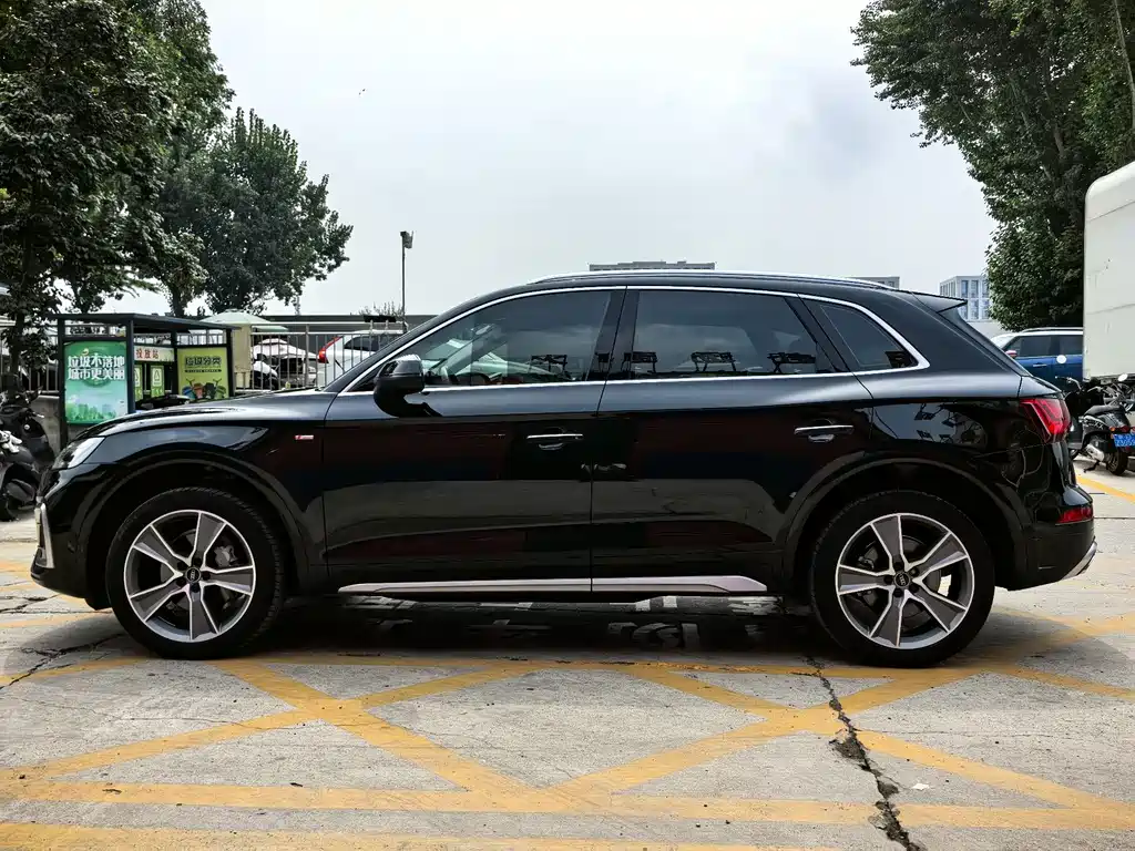 Audi Q5L 2021 — фото 11