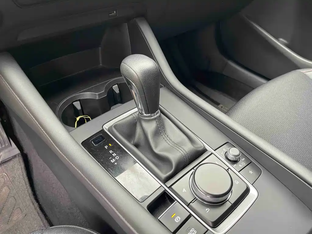 Mazda 3 Axela 2023 — фото 15