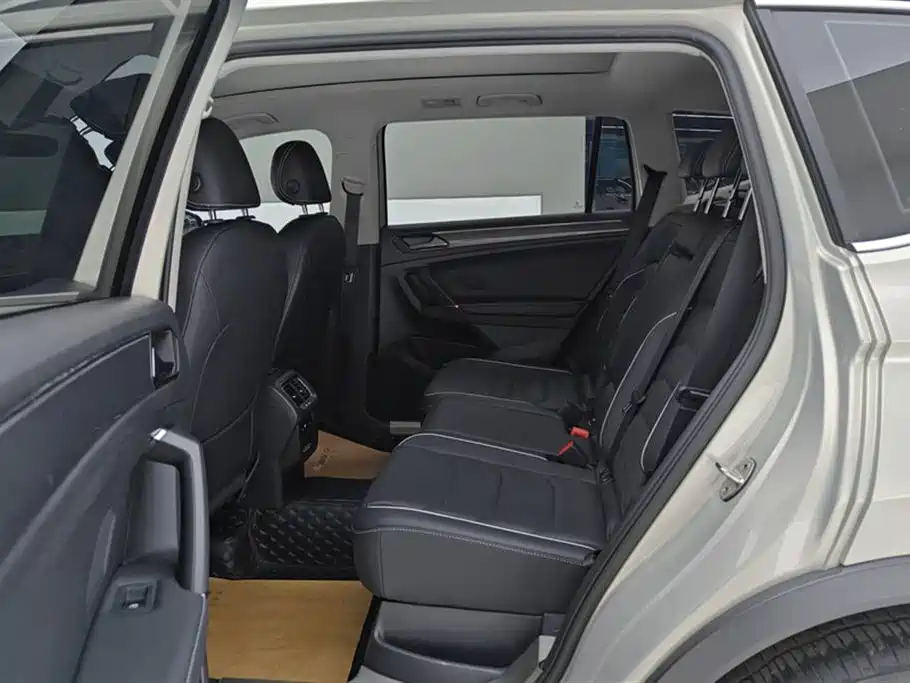 Volkswagen Tiguan L 2021 — фото 11